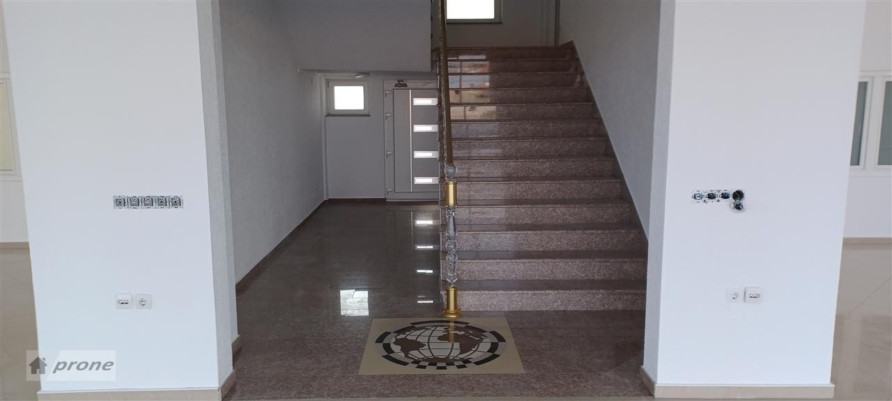 OBJEKTI JEPET ME QERA